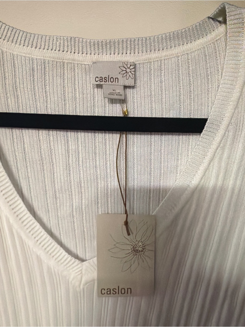 Caslon White V-Neck Ribbed Top - XL